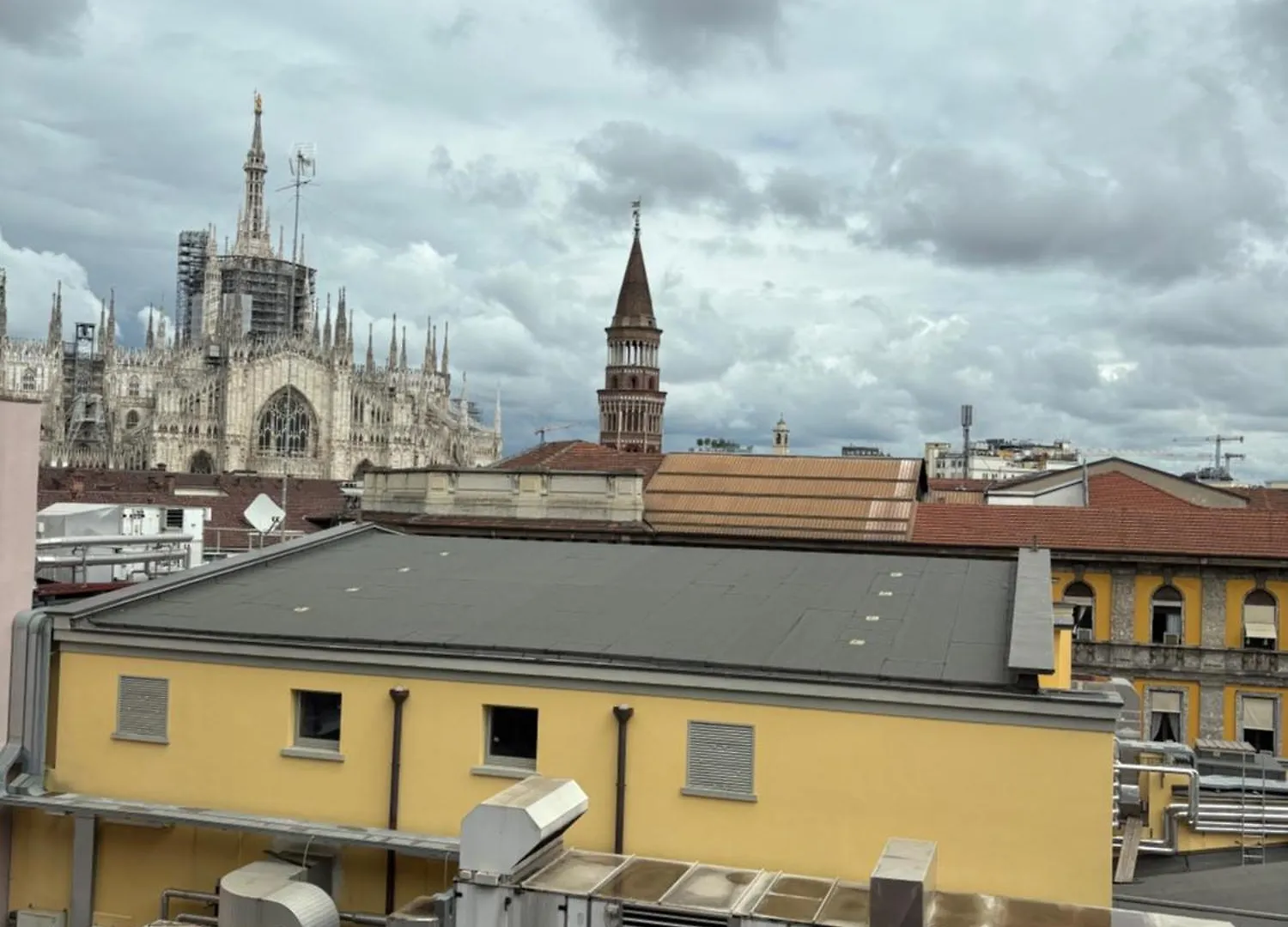 Guest house Enjoy Garden - Flavio Baracchini 9 - Rooms Milan Italy